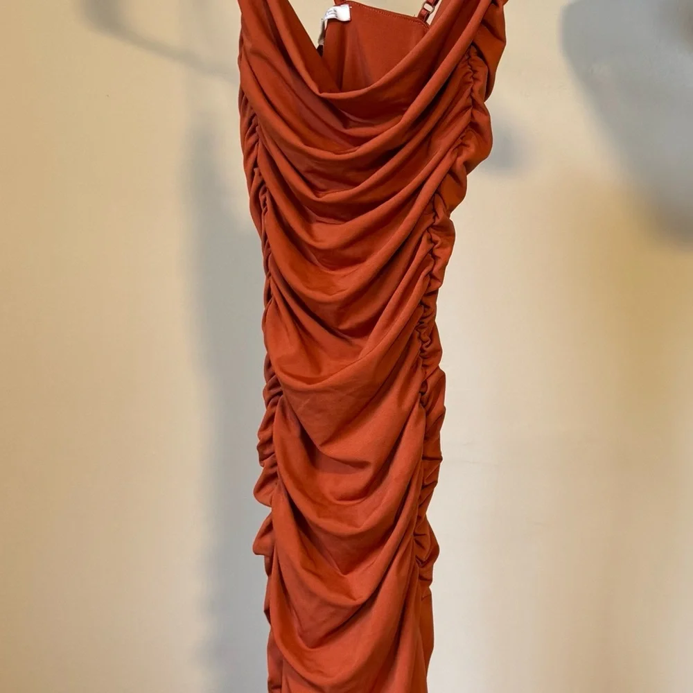 Elegant Orange Sleeveless Dress - Picture 2 of 2